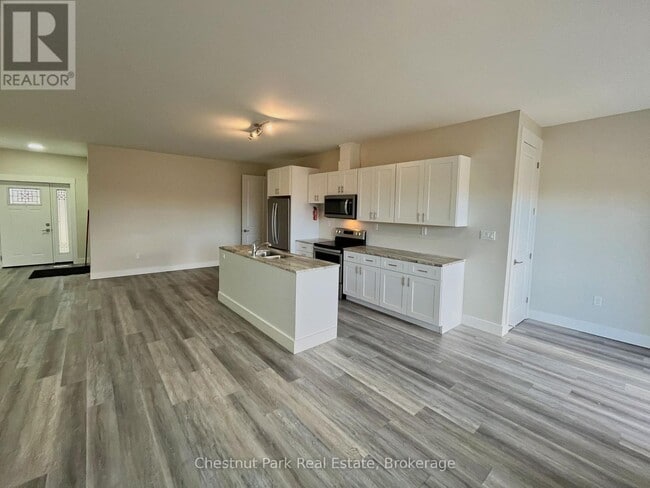 Building Photo - 319922 Kemble Rock Rd