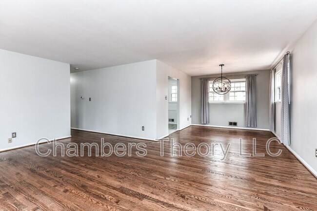 Foto del edificio - 5508 Inverchapel Rd