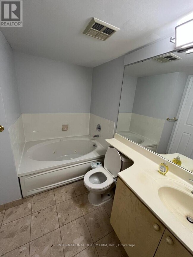 Building Photo - 45-245 Kingsbridge Garden Cir
