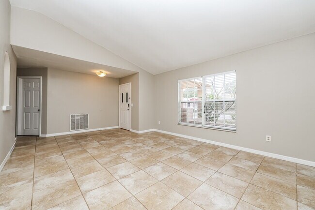 Foto del edificio - 7220 Bromley Dr