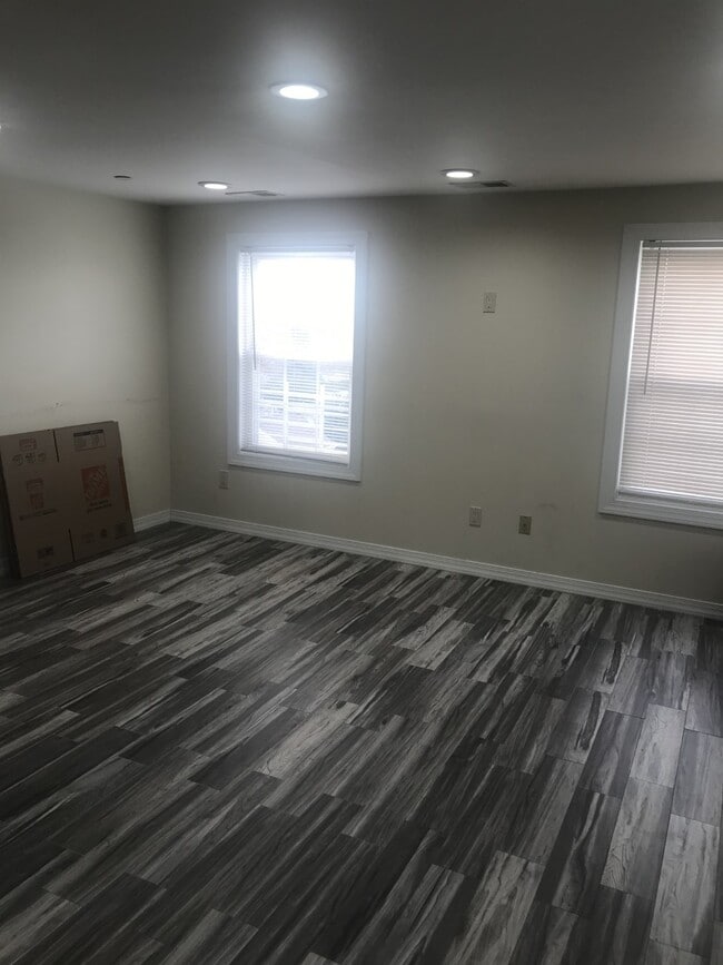 Building Photo - 314 S Ocean Ave