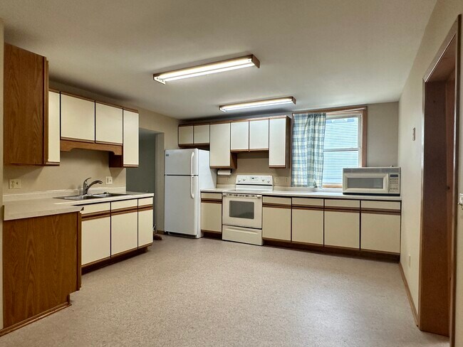 Spacious Kitchen - 809 Jefferson St