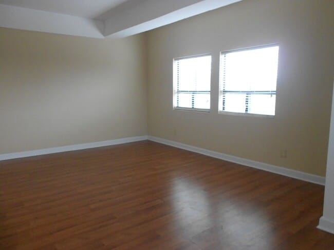Building Photo - Cozy 2 Bedroom Apartment - Walk to UGA Cam...
