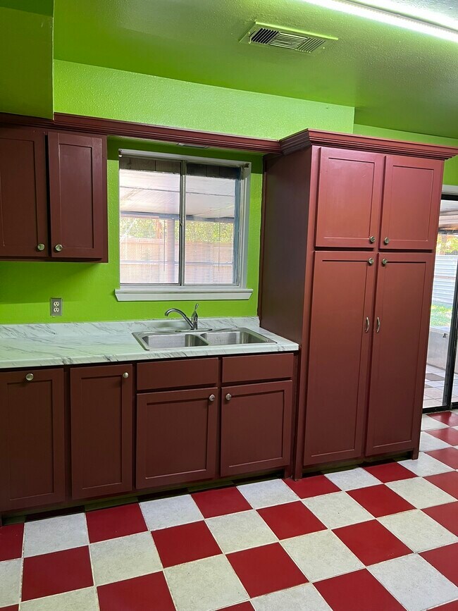 Foto del edificio - 9314 Valley Stream