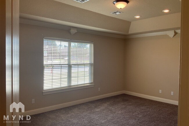 Building Photo - 2904 SW Warberry Ave