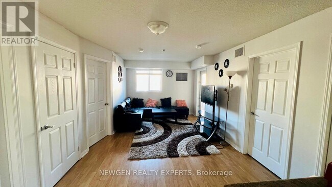 Photo du bâtiment - 5235 Finch Ave E