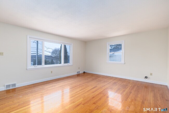 Foto del edificio - 481 Bunker Hill Ave