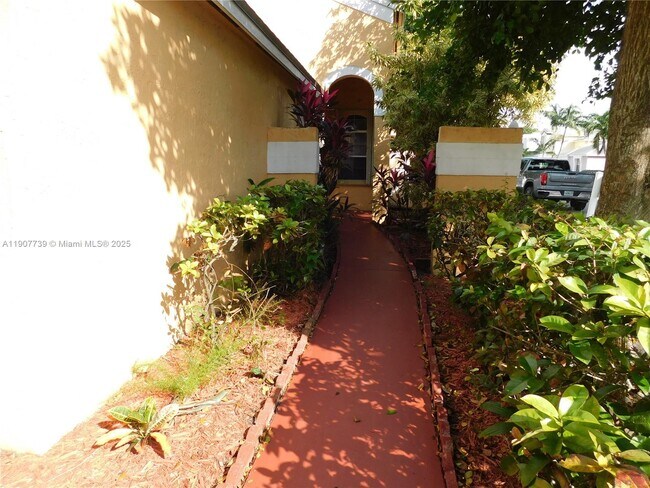 Foto del edificio - 2851 River Run Cir W