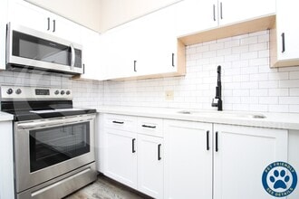 Building Photo - 2807 E Paradise Ln