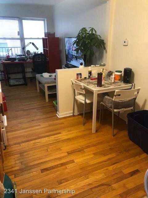 Foto del edificio - 4423 N Ashland Ave