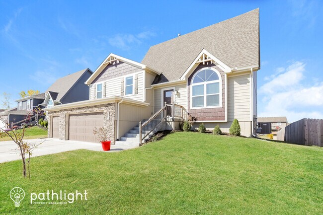 Building Photo - 644 SW Crestview Dr, Grain Valley, MO, 64029