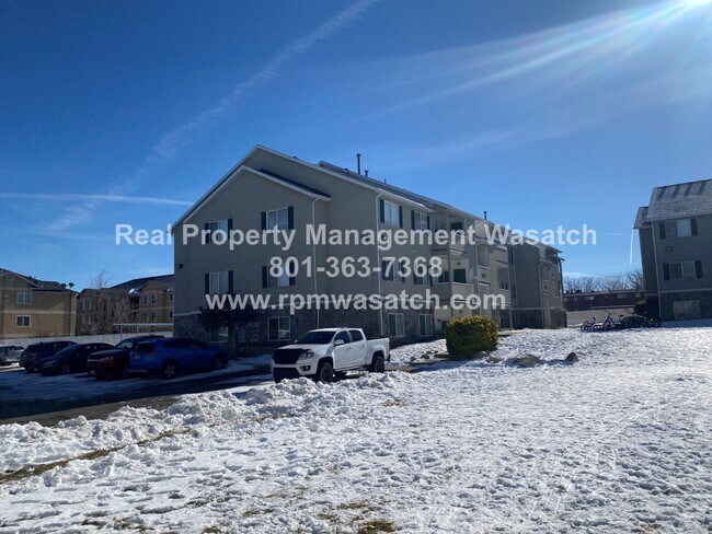 Building Photo - Check Out This 3 bed, 2 bath Condo with Ha...