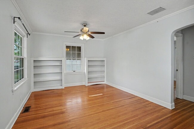 Building Photo - 521 Creel Ave