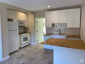 Building Photo - 4440 Dakota Dr