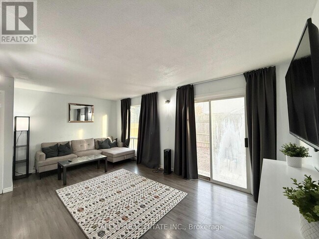 Photo du bâtiment - 1180 Heathfield Ct