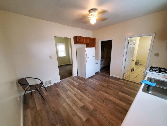 Building Photo - 7706 Elton Ave