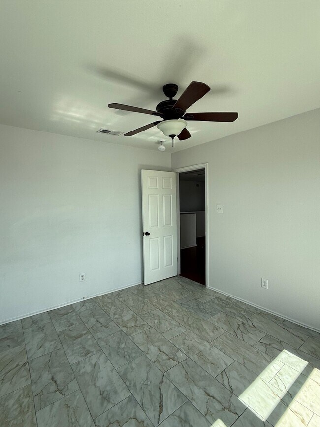 Building Photo - 20110 Mountain Dale Dr