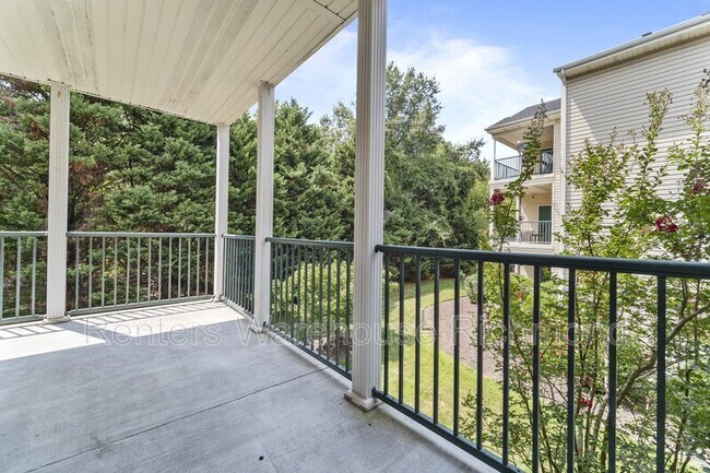 Building Photo - 801 Brassie Ln