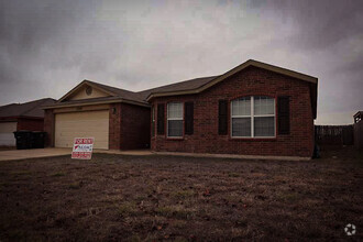 Building Photo - 5208 Bridle Dr