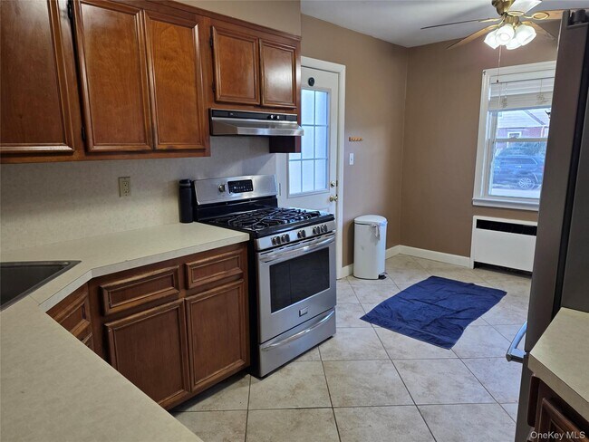 Foto del edificio - 220 Raff Ave