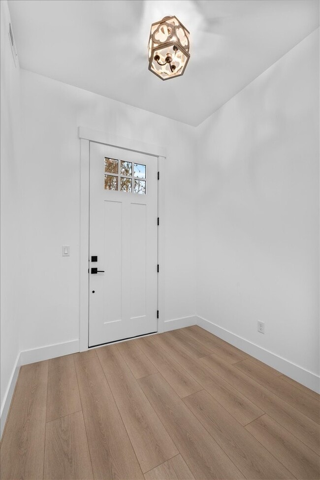 Building Photo - 206 Bogey Ln