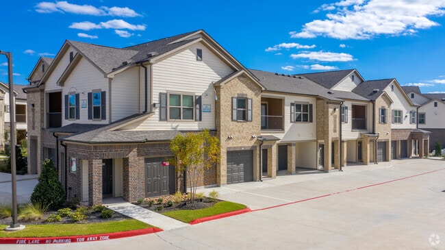 Building Photo - Vale