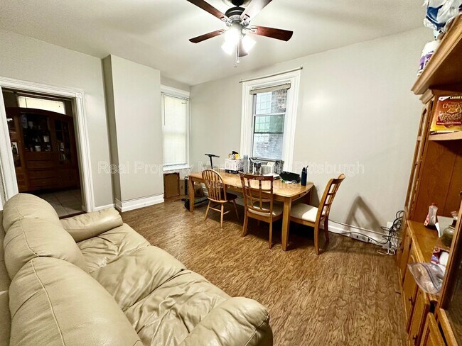 Photo - 335 Lawn St House