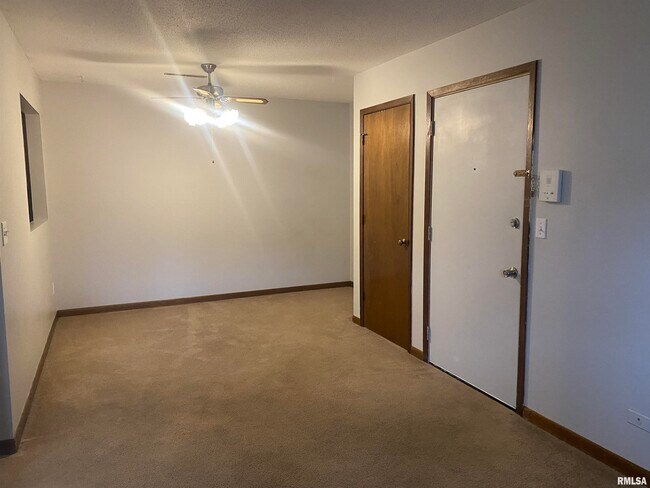 Foto del edificio - 3240 Parkwild Dr