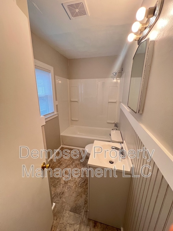 Building Photo - 3417 1/2 6th Street