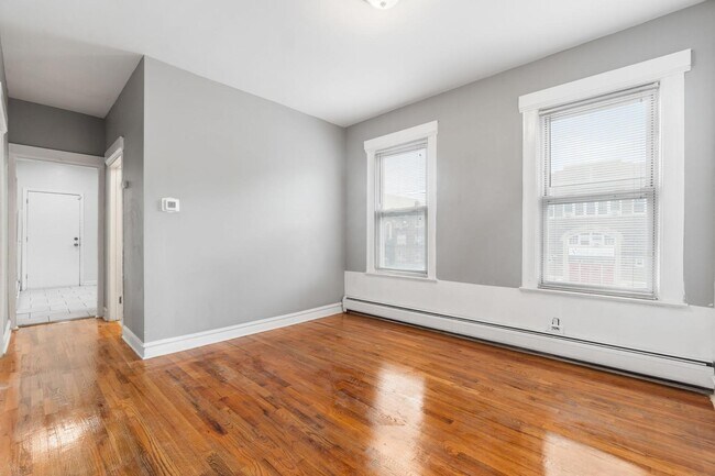 Building Photo - 156 Shepard Ave
