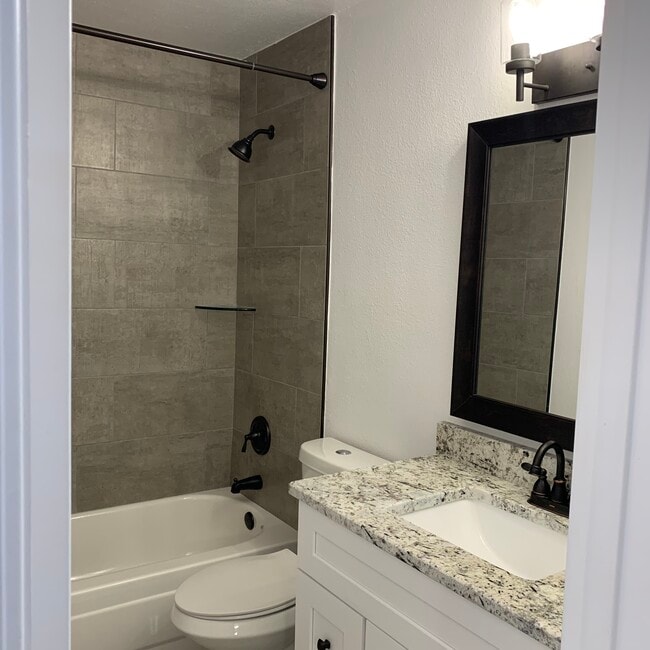 Foto del edificio - 8802 Sunny Point Dr