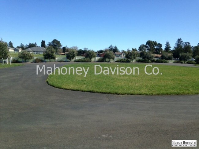 Building Photo - 751 Leghorn Ln