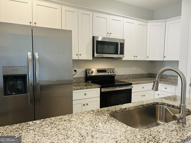 Building Photo - 110 Lenox Cir