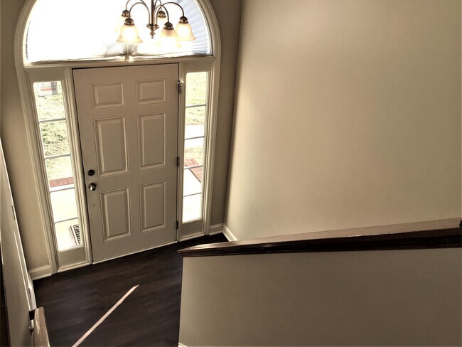 Building Photo - 5525 Bridgegate Drive