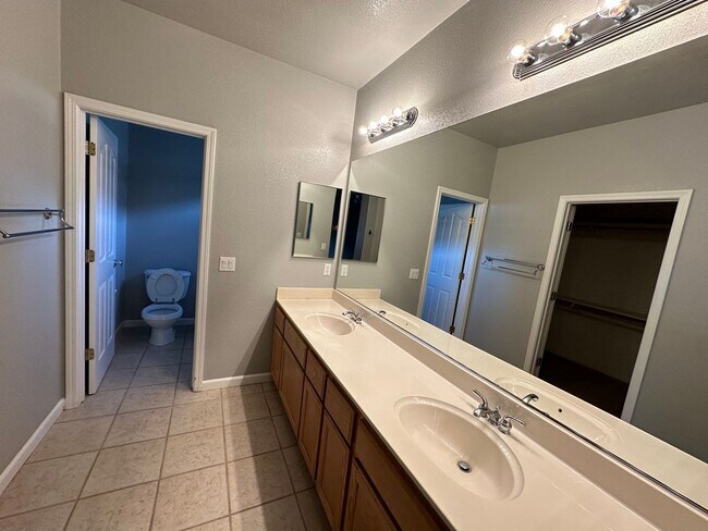 Foto del edificio - 3295 Rivermont St