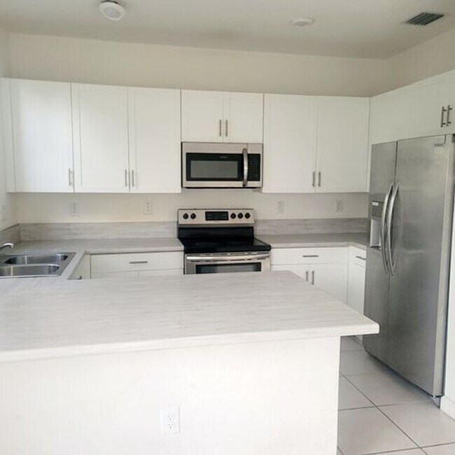 Foto del edificio - 20742 NE 5th Ct