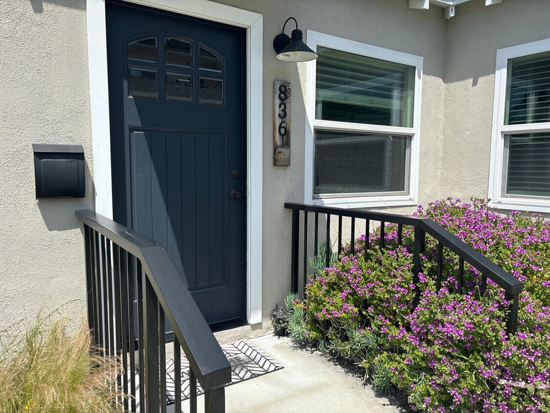 Primary Photo - Charming Bungalow-Style Unit in Quiet Trip...