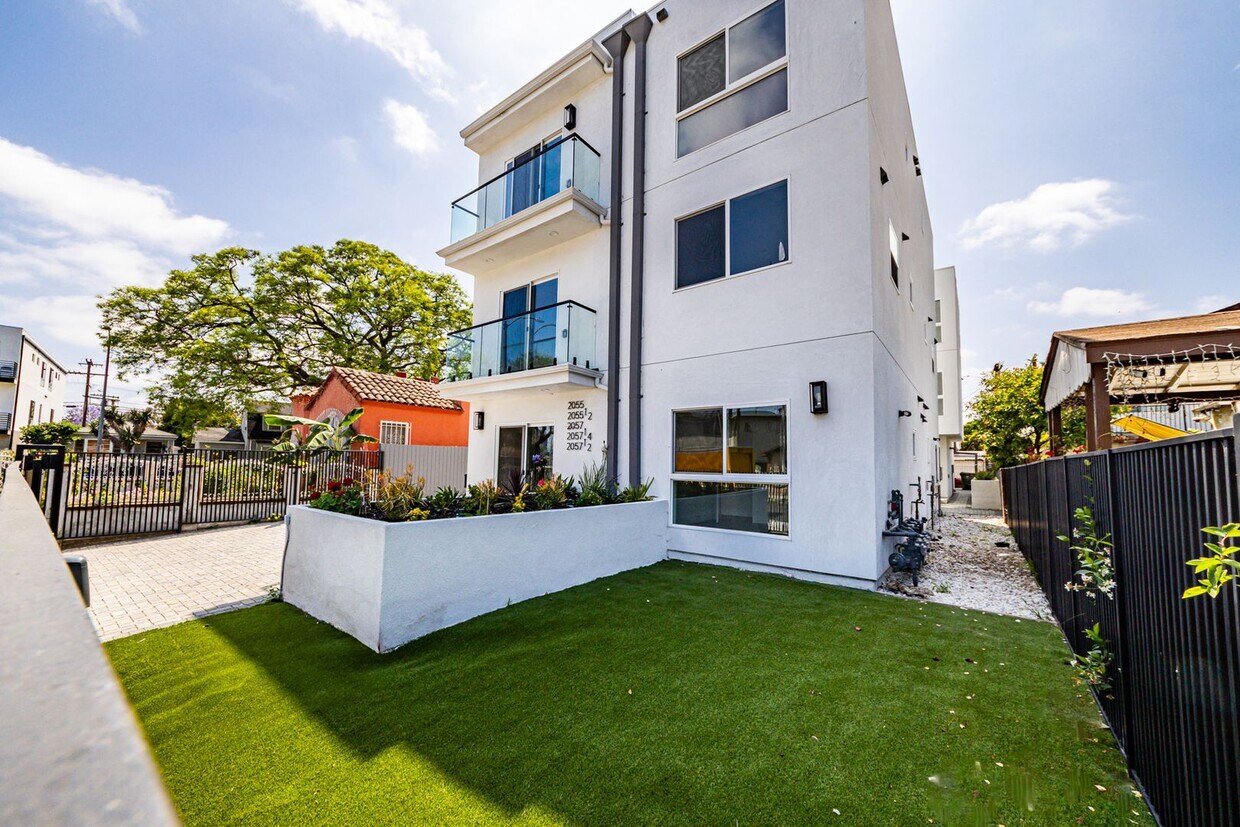 Foto principal - 2055 S Garth Ave