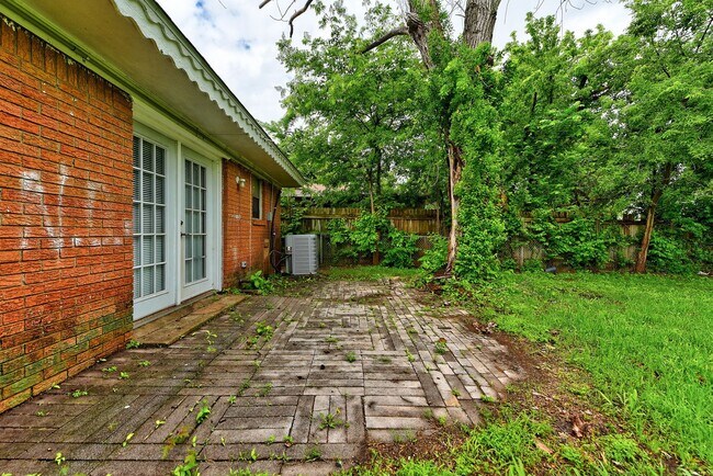 Foto del edificio - 3213 Long ridge Rd