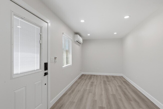 Foto del edificio - 10788 Mercer Ave