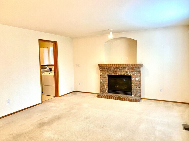 Building Photo - Beautiful 4-Bedroom $50 OFF RENT PER MONTH...