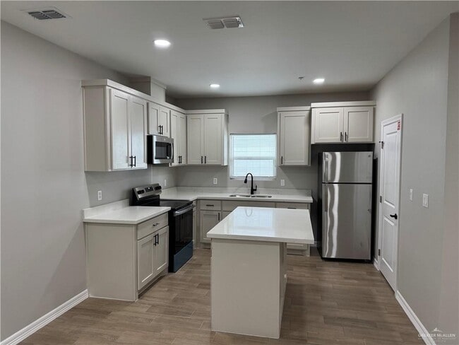 Foto del edificio - 16 Ragland Rd