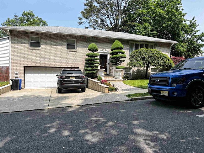 Building Photo - 678 Chestnut Pl