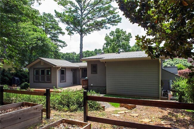 Building Photo - 1688 Harts Mill Rd NE