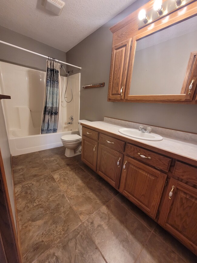 Hall Bath - 1209 E 33rd St