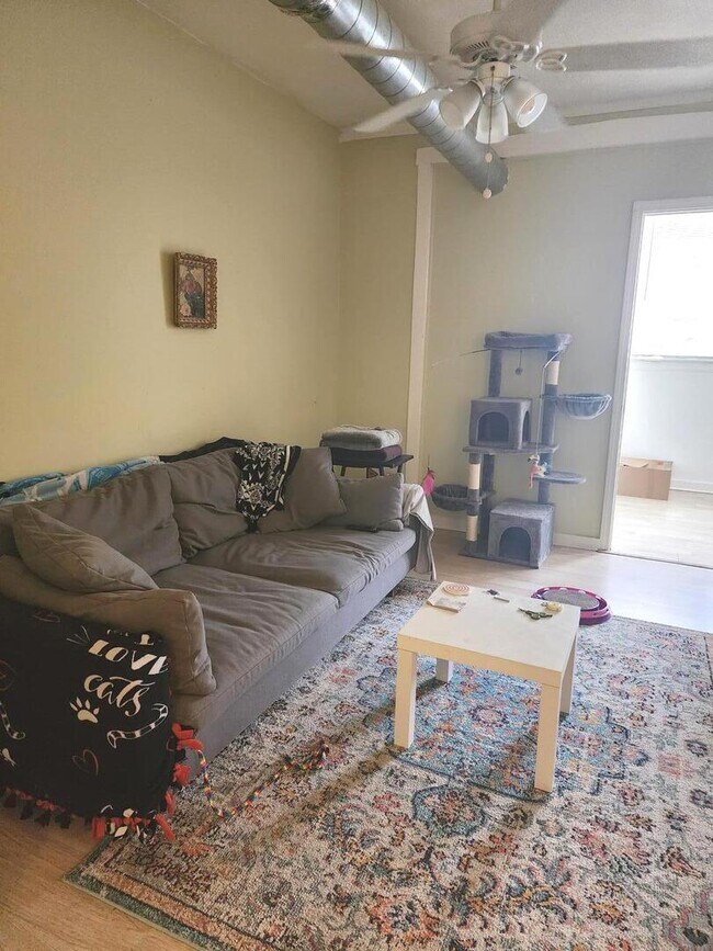 Foto del edificio - 3301 W Potomac Ave