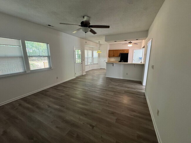 Foto del edificio - 1715 Golden Heights Ct