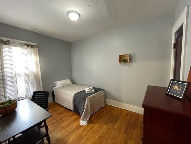Foto del edificio - 916 Ackerman Ave
