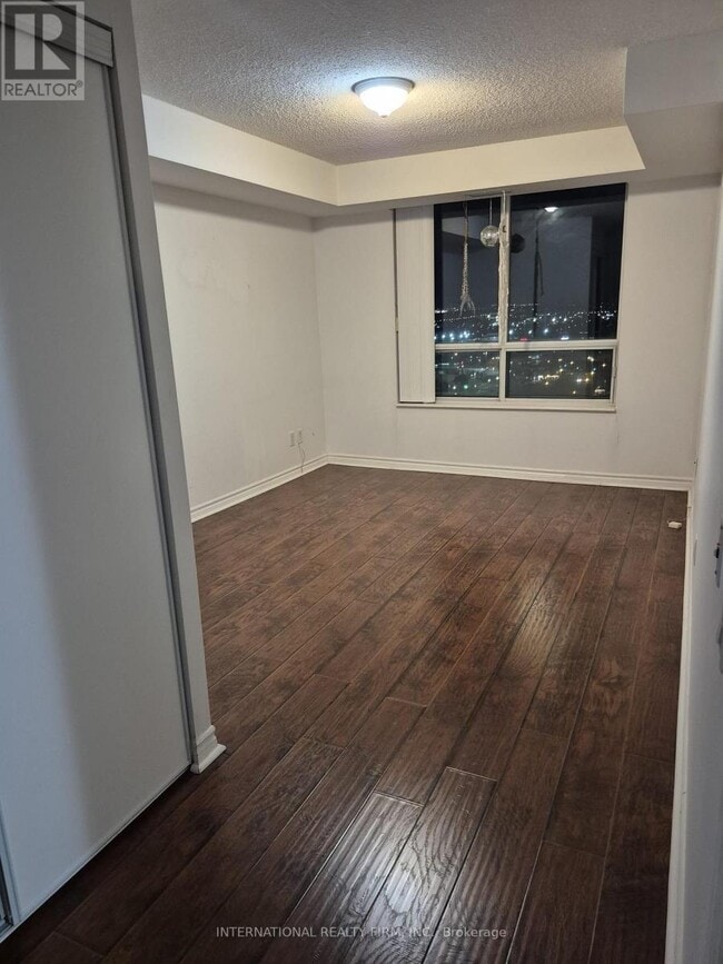 Building Photo - 61 Town Centre Court