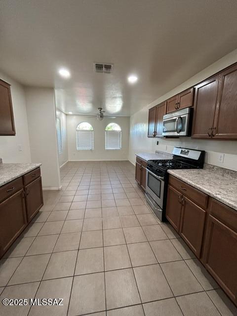 Building Photo - 2011 W Mountain Pointe Dr